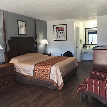 Americas Best Value Inn & Suites 拉塞尔维尔 外观 照片