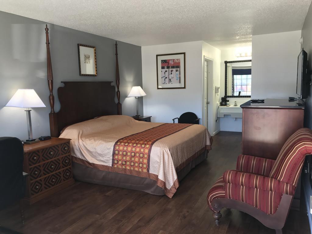 Americas Best Value Inn & Suites 拉塞尔维尔 外观 照片