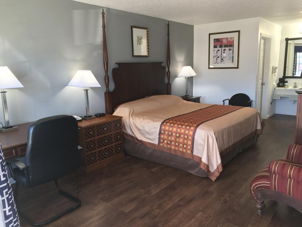 Americas Best Value Inn & Suites 拉塞尔维尔 外观 照片