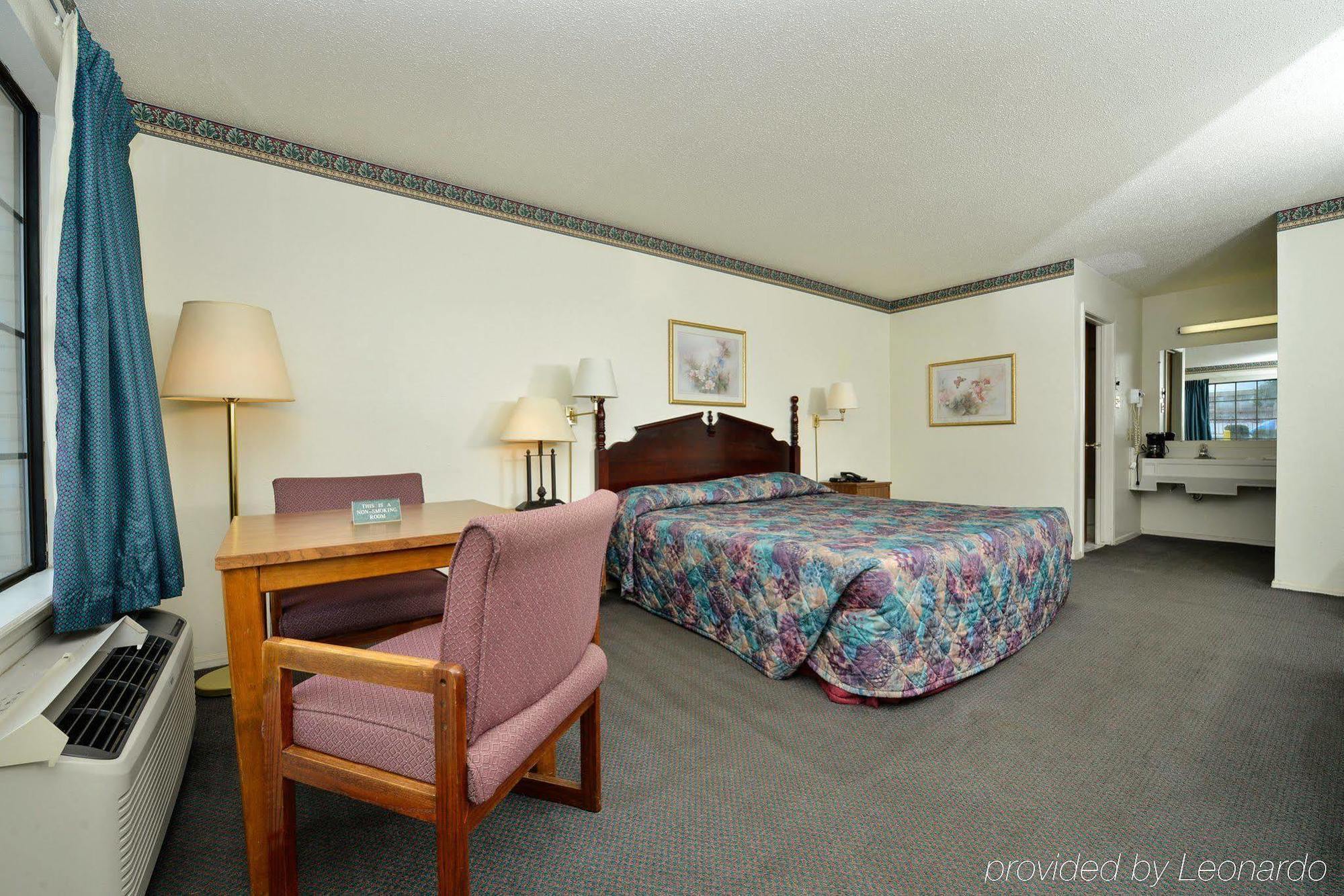 Americas Best Value Inn & Suites 拉塞尔维尔 外观 照片