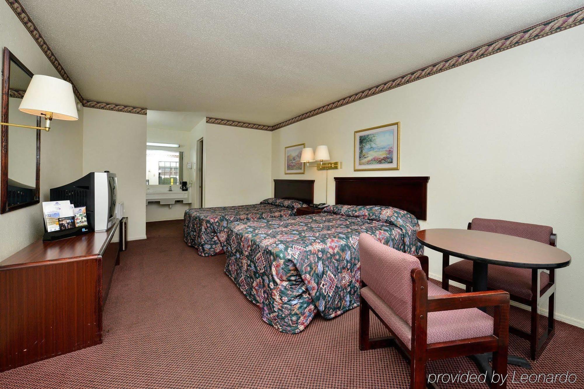 Americas Best Value Inn & Suites 拉塞尔维尔 外观 照片